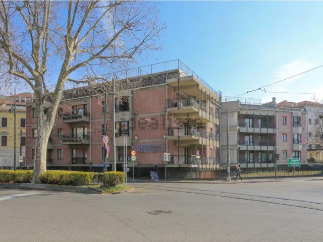 Locale Commerciale in affitto a Circoscrizione 1, Piemonte