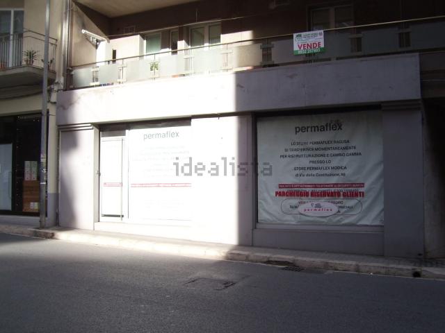 Locale Commerciale in affitto a Ragusa, Cappuccini