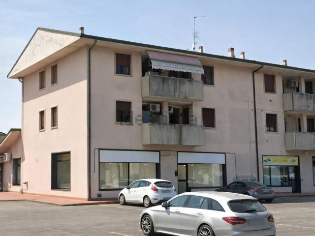 Locale Commerciale in affitto a Pozzo, San Giovanni Lupatoto