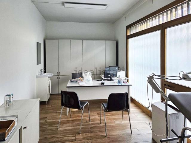 Locale Commerciale in affitto a Modena, Reggio Emilia