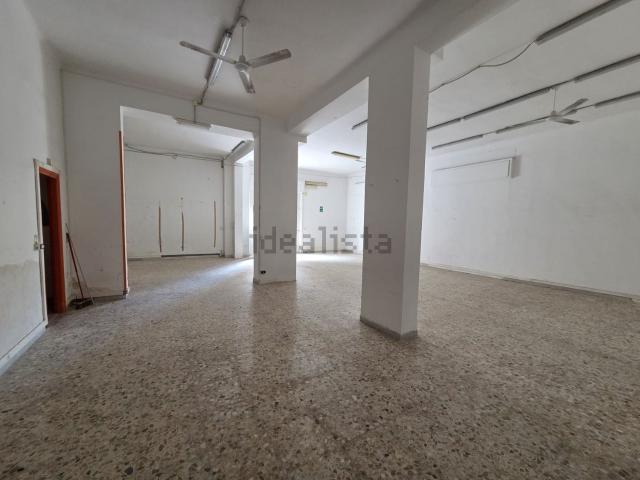 Locale Commerciale in affitto a Puglia, Taranto