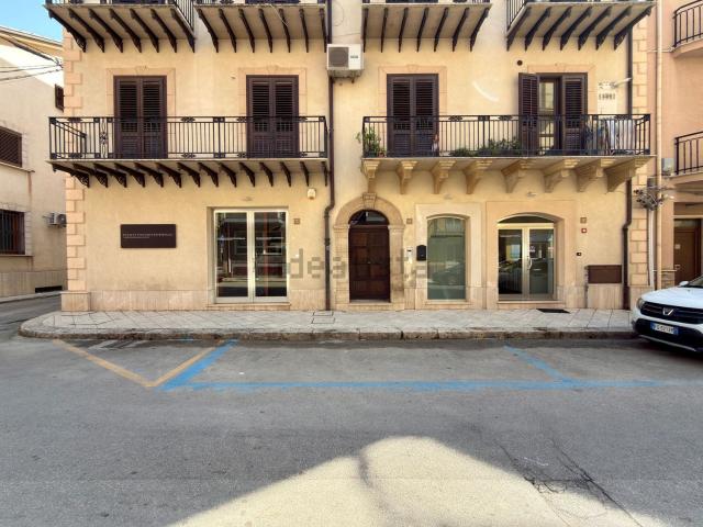 Locale Commerciale in affitto a Partinico, Sicilia