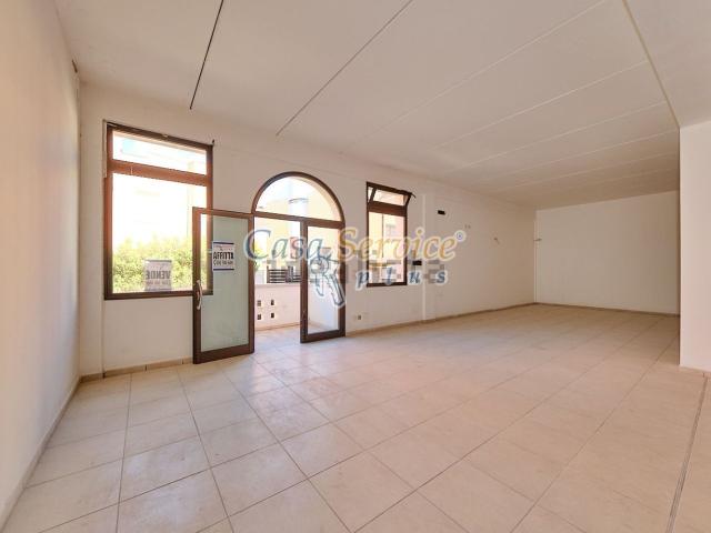 Locale Commerciale in affitto a Puglia, Lecce