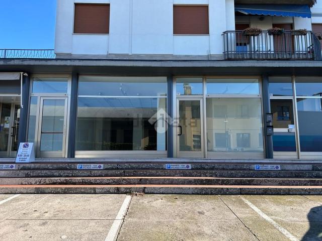 Locale Commerciale in affitto a Valdobbiadene, Veneto
