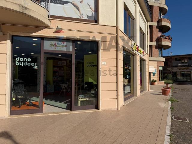 Locale Commerciale in affitto a Castel Di Sangro, Abruzzo