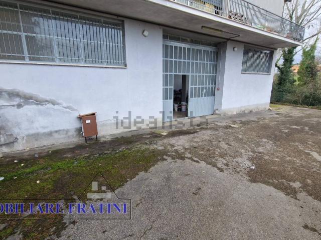 Locale Commerciale in affitto a Campli, Abruzzo