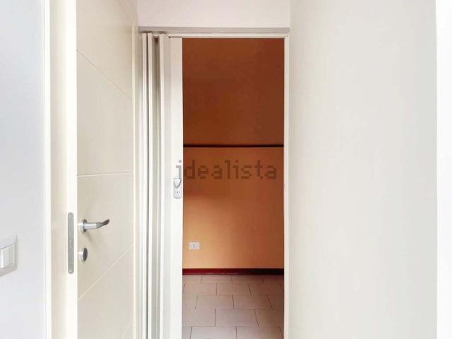 Locale Commerciale in affitto a Marche, Macerata