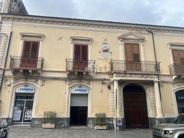 Locale Commerciale in affitto a Giarre, Sicilia