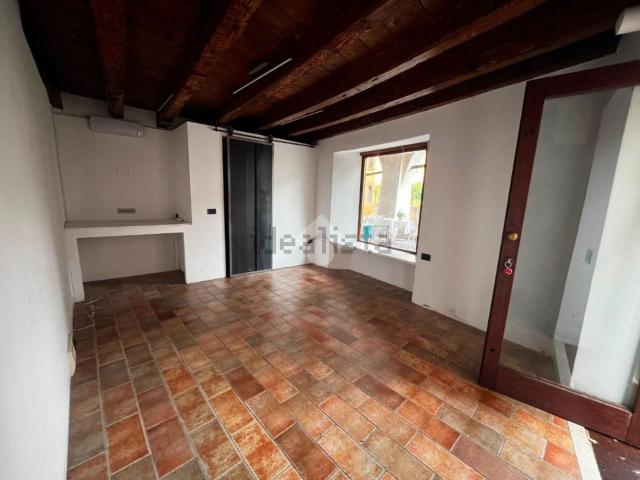 Locale Commerciale in affitto a San Zeno, Treviso