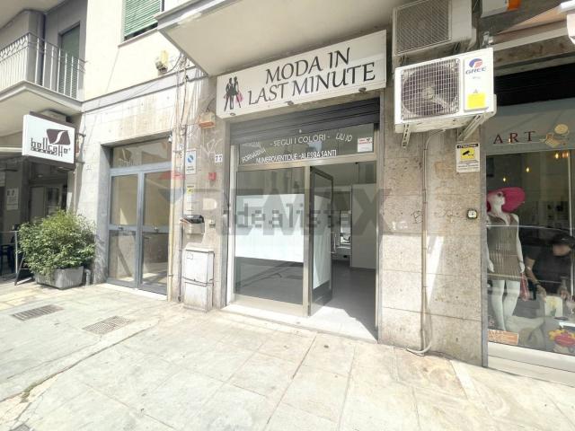 Locale Commerciale in affitto a VIII Circoscrizione, Palermo
