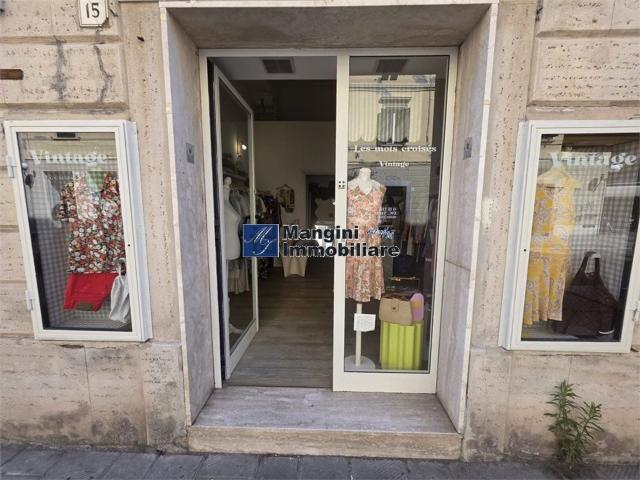 Locale Commerciale in affitto a Livorno, Toscana