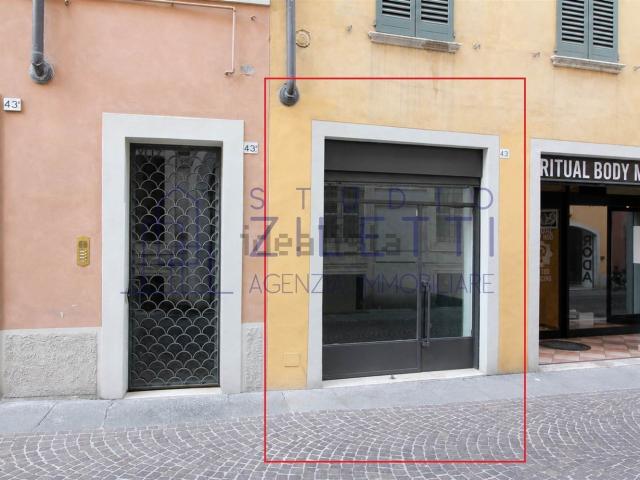Locale Commerciale in affitto a Zona Centro, Brescia