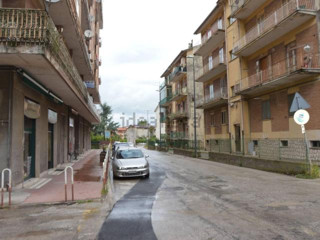 Locale Commerciale in affitto a Avellino, Campania