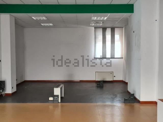 Locale Commerciale in affitto a La Badia, Colle Di Val D'elsa