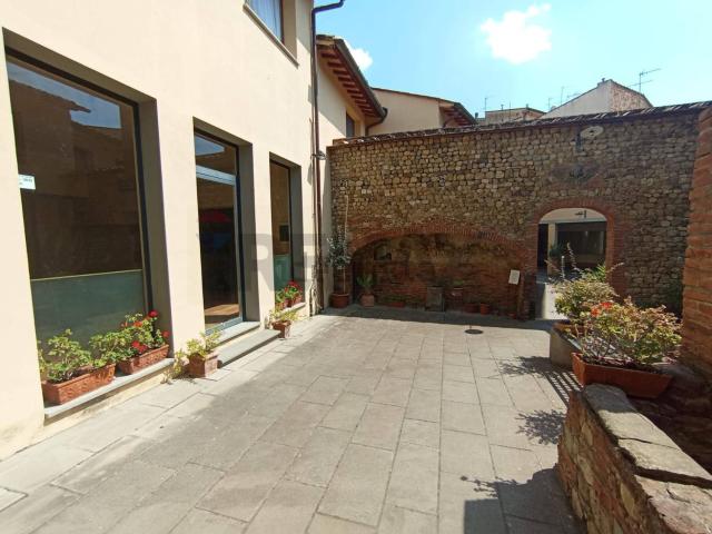 Locale Commerciale in affitto a Unione dei Comuni Circondario dell'Empolese Valdelsa, Montelupo Fiorentino
