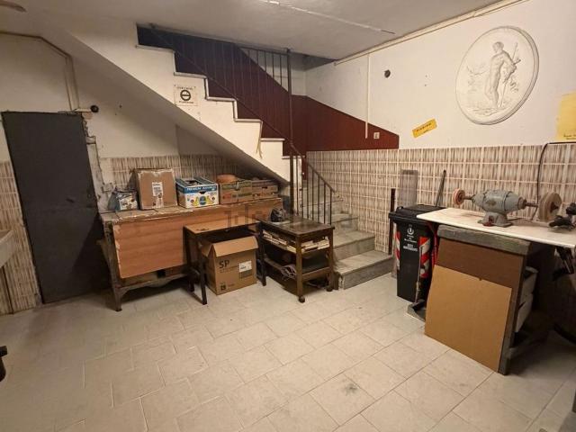 Locale Commerciale in affitto a Ercolano, Campania