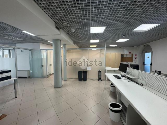Locale Commerciale in affitto a Bussolengo, Veneto