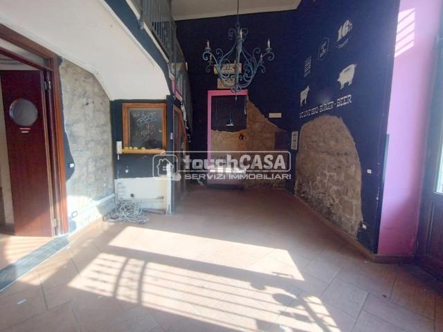 Locale Commerciale in affitto a Bagno d'Aversa, Aversa