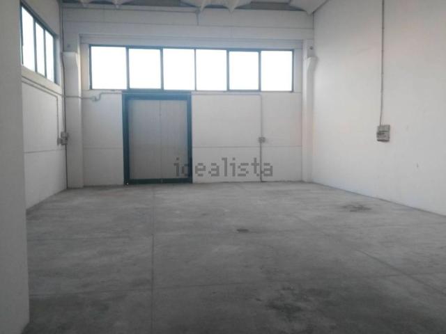 Locale Commerciale in affitto a Unione della Romagna Faentina, Castel Bolognese