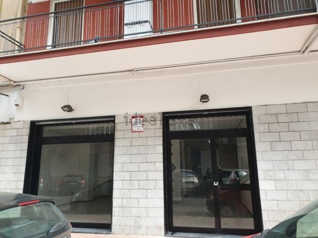 Locale Commerciale in affitto a Puglia, Taranto
