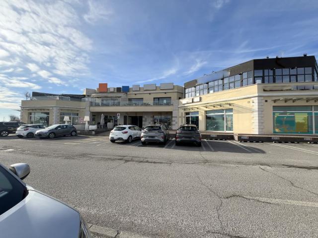 Locale Commerciale in affitto a Erbusco, Lombardia