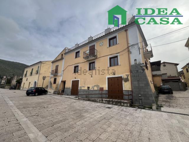 Locale Commerciale in affitto a Camigliano, Campania