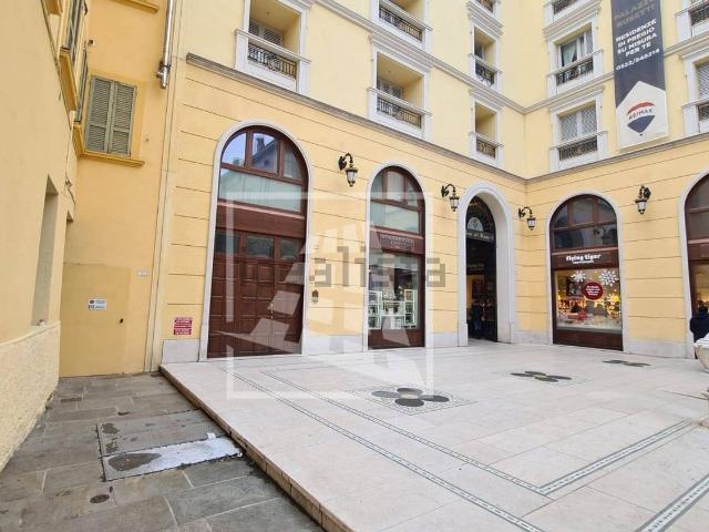 Locale Commerciale in affitto a San Nicolò, Re