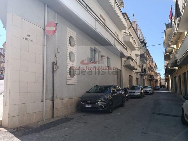 Locale Commerciale in affitto a Alcamo, Sicilia