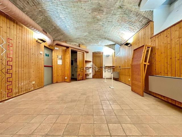 Locale Commerciale in affitto a Piemonte, Alessandria