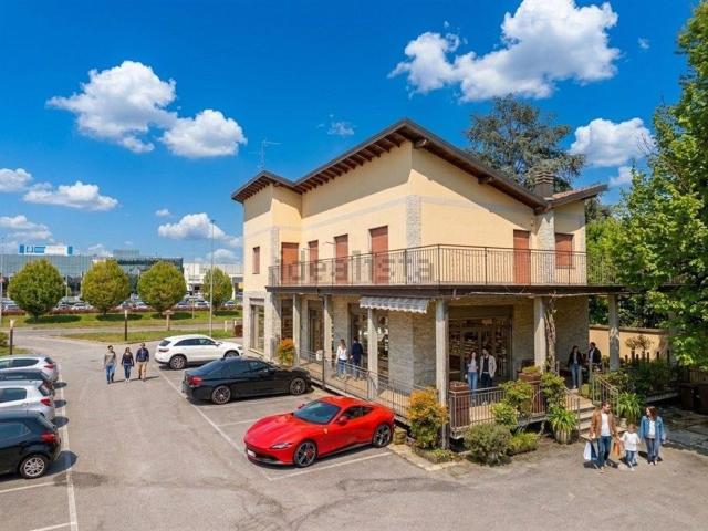 Locale Commerciale in affitto a Pessano Con Bornago, Lombardia