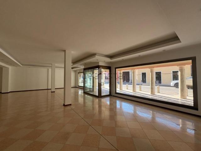 Locale Commerciale in affitto a Fonte, Cornuda