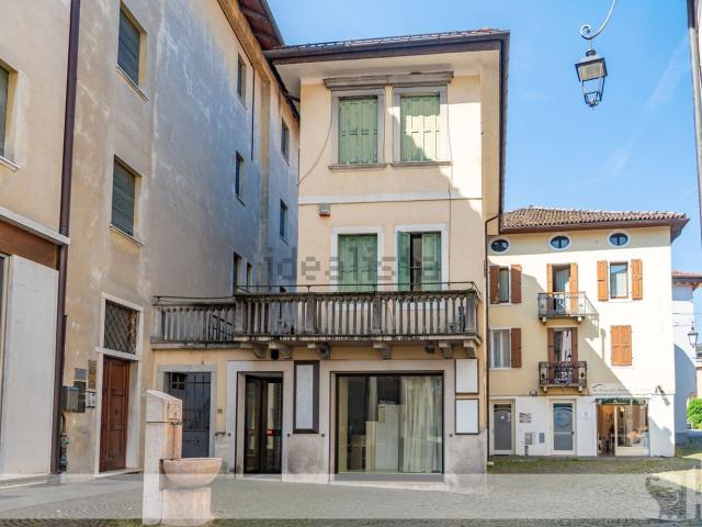 Locale Commerciale in affitto a Feltre, Veneto