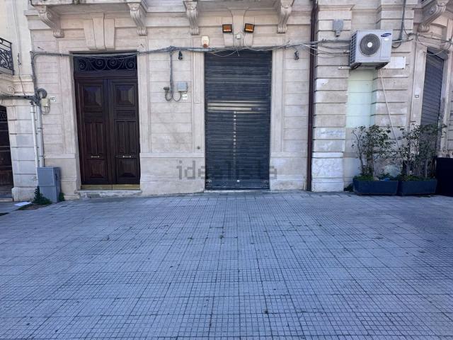 Locale Commerciale in affitto a IV Circoscrizione, Messina