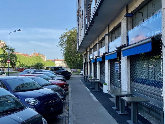 Locale Commerciale in affitto a Municipio 6, Milano