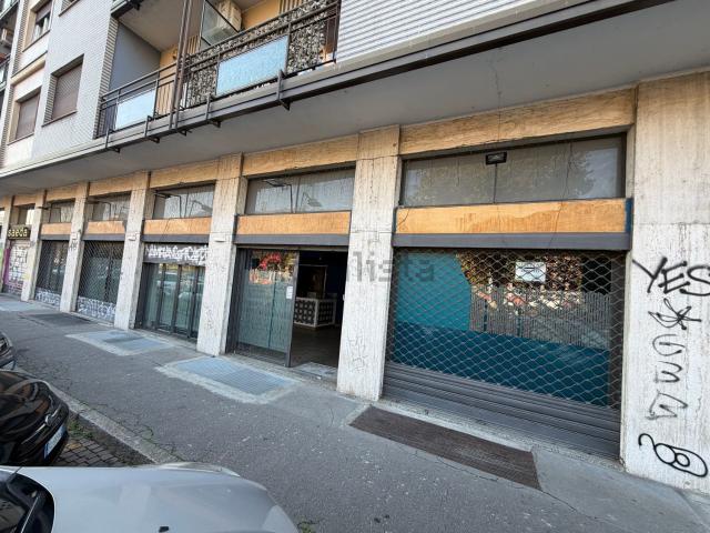 Locale Commerciale in affitto a Municipio 6, Milano