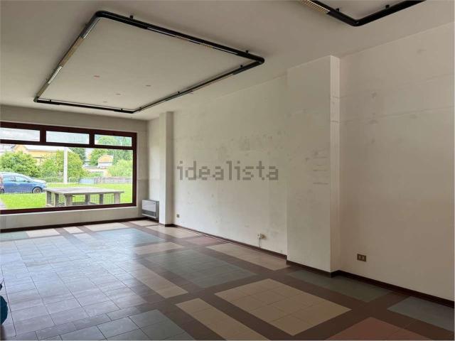 Locale Commerciale in affitto a Vittorio Veneto, Veneto