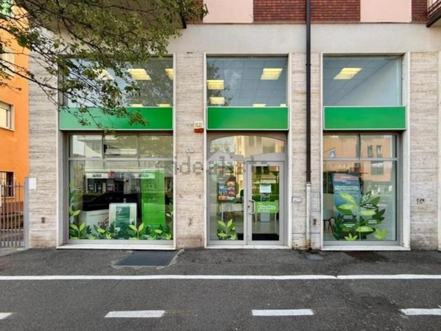 Locale Commerciale in affitto a Ovest, Brenzone