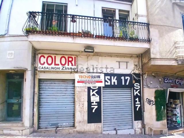 Locale Commerciale in affitto a Municipalità 5, Campania