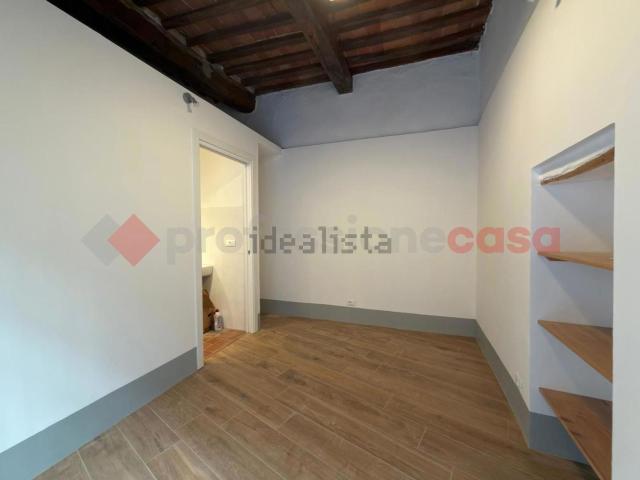 Locale Commerciale in affitto a Palazzo Del Pero, Toscana
