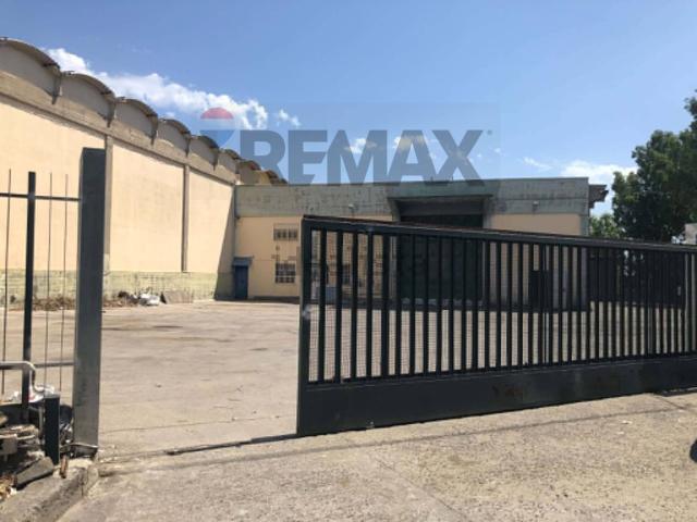 Locale Commerciale in affitto a Motta Sant'anastasia, Sicilia