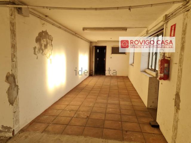 Locale Commerciale in affitto a Sarzano, Rovigo