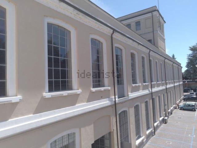 Locale Commerciale in affitto a Gallarate, Lombardia