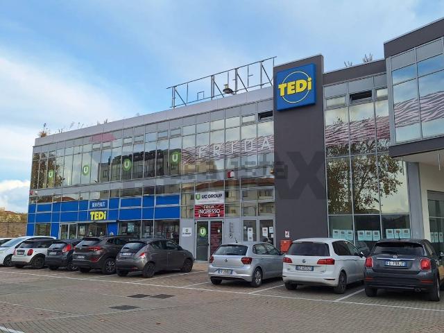 Locale Commerciale in affitto a Rancitelli, Pescara
