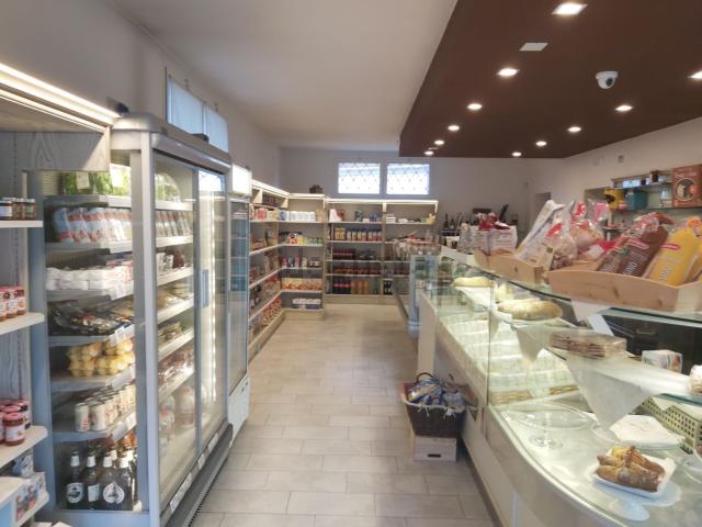 Locale Commerciale in affitto a Pove Del Grappa, Veneto