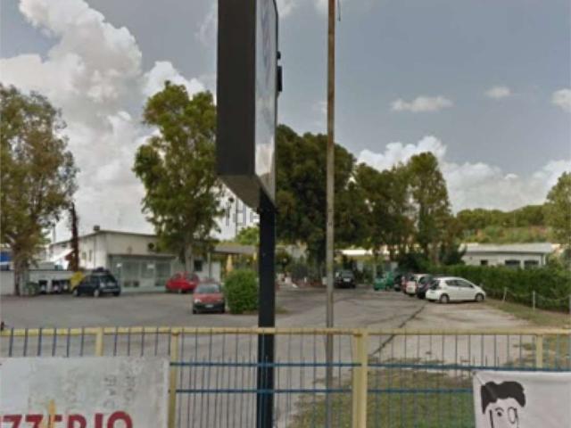 Locale Commerciale in affitto a Municipio 2, Puglia