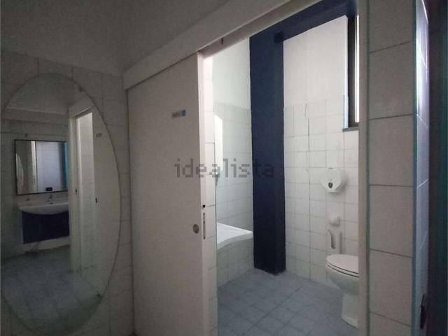 Locale Commerciale in affitto a Centro, Gallarate