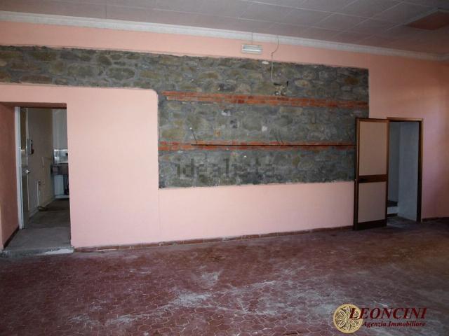 Locale Commerciale in affitto a Unione di comuni Montana Lunigiana, Villafranca In Lunigiana