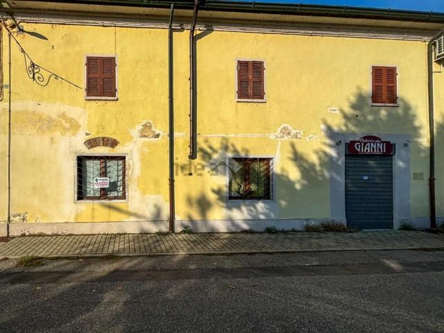 Locale Commerciale in affitto a Monticelli D'ongina, Reggio Emilia