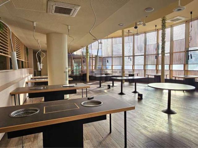 Locale Commerciale in affitto a Re, Reggio Emilia