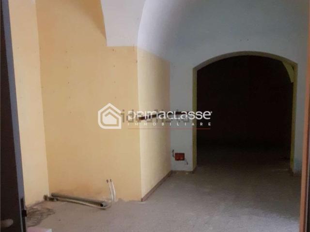 Locale Commerciale in affitto a Modica, Dente